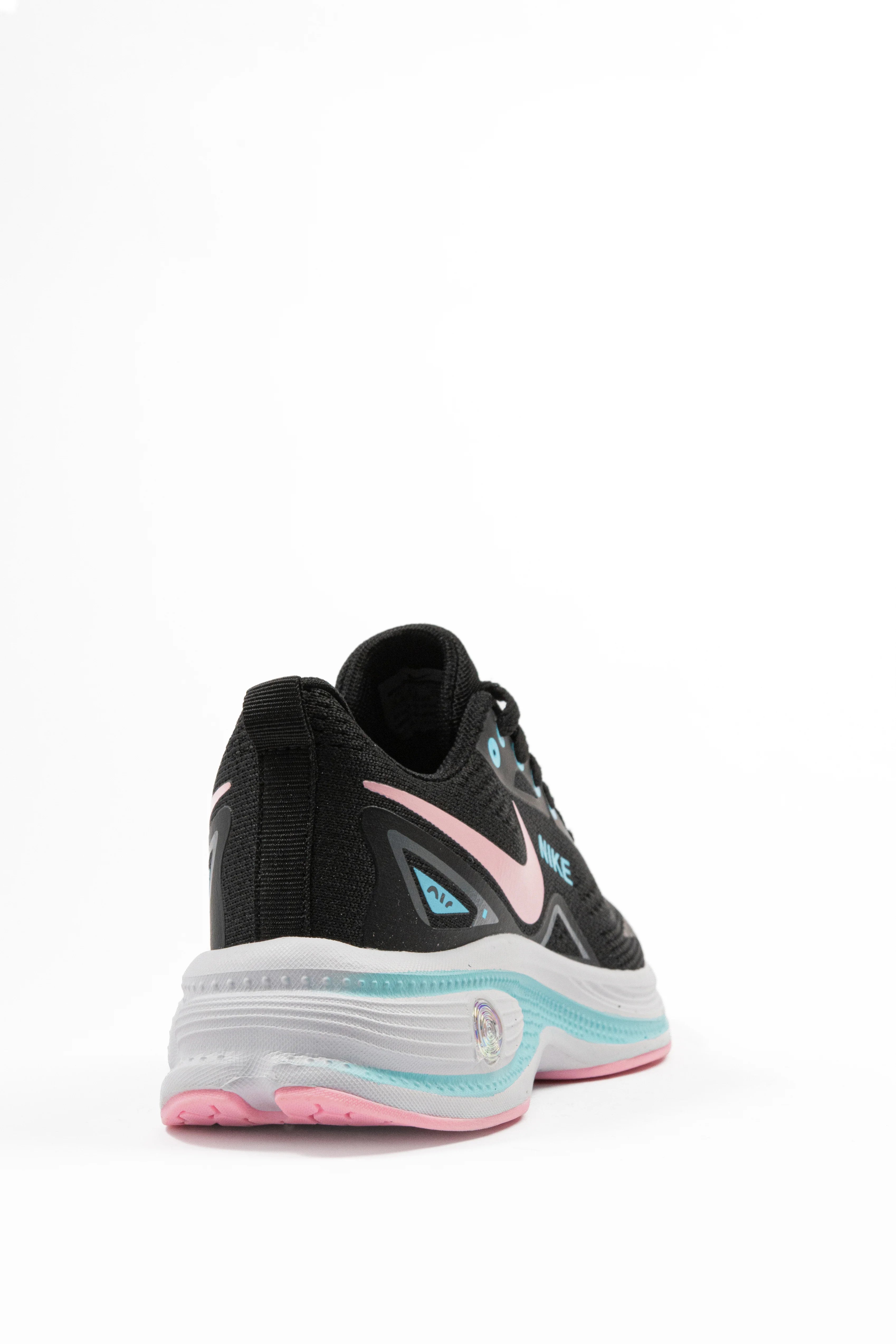 Nike Women's CW7136